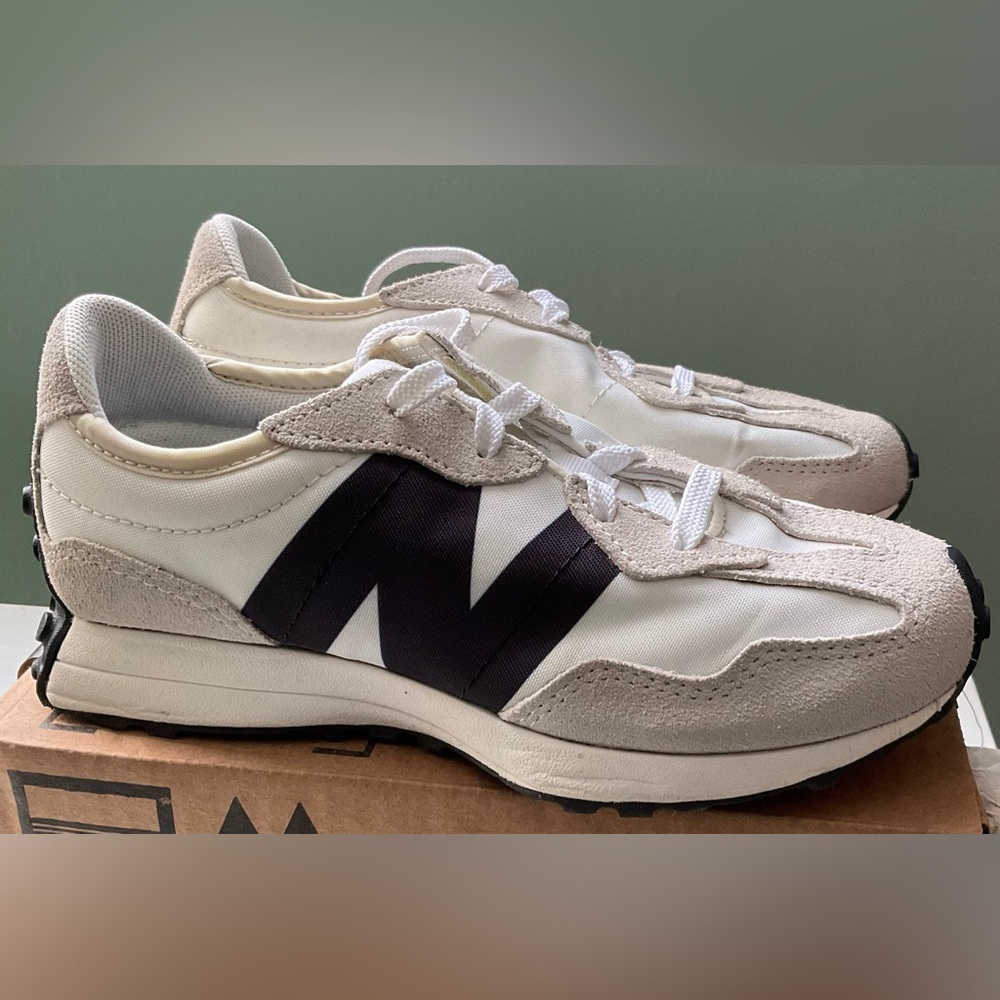 New Balance kids 327 Sneakers Size 1